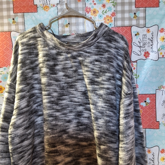 NWOT VINCE CAMUTO BRUSHED SLUB BUBBLE SLEEVE SWEATER - Picture 2 of 9